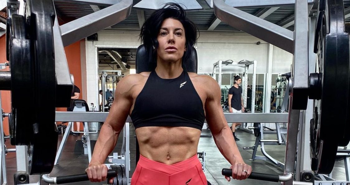 How Dana Linn Bailey Works Out For A Shredded Aesthetic