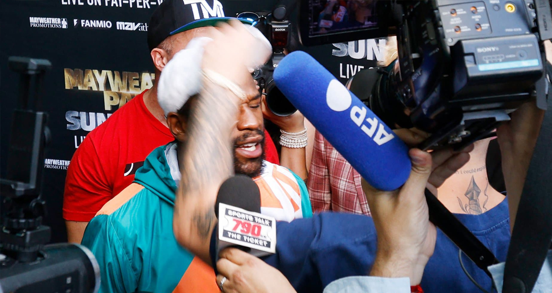 Mayweather vs Paul Heats Up After Jake Snatches Floyd’s Hat