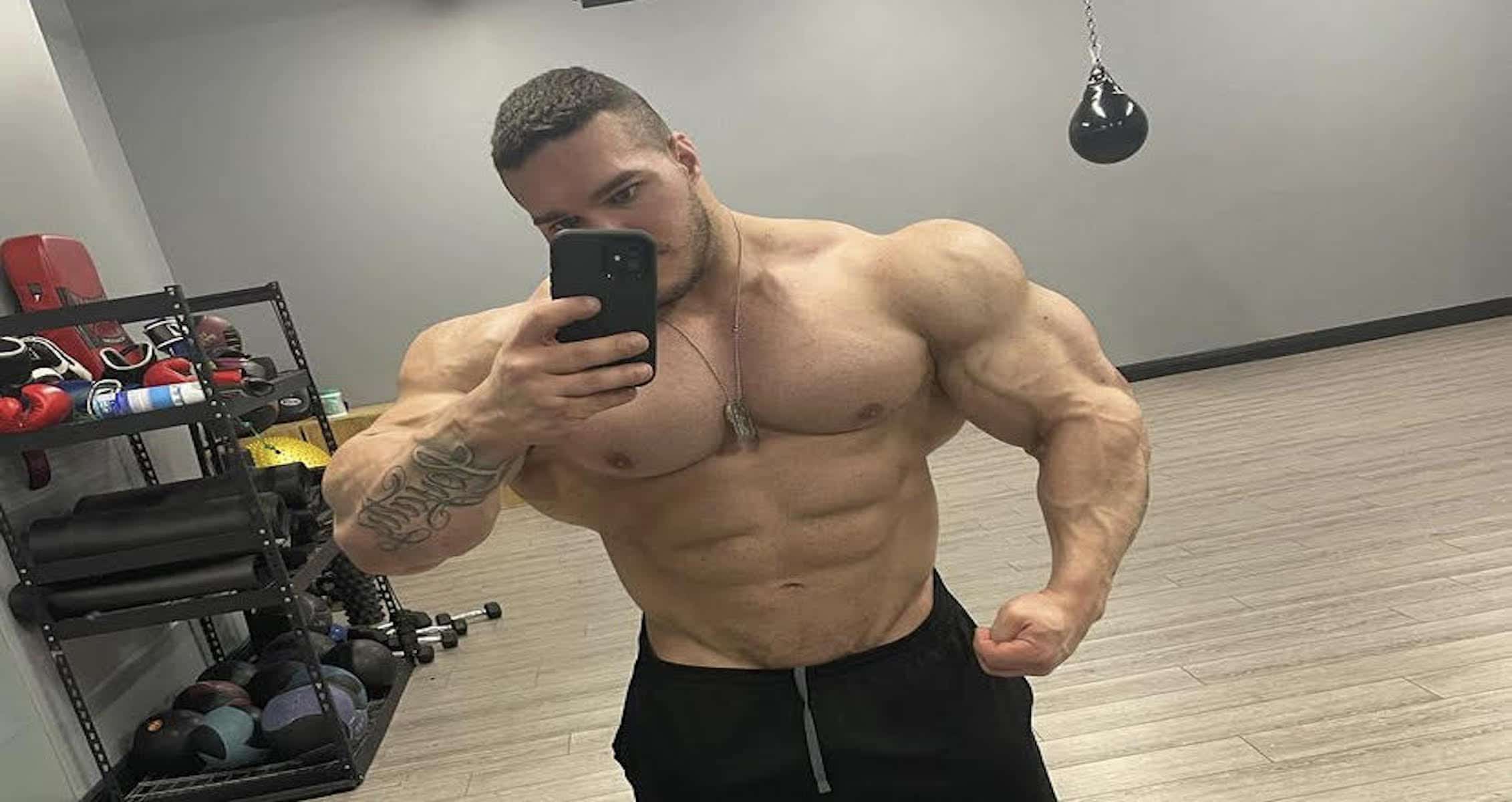 Nick Walker Shows Insane Physique And Tapered Waist At 295 Pounds