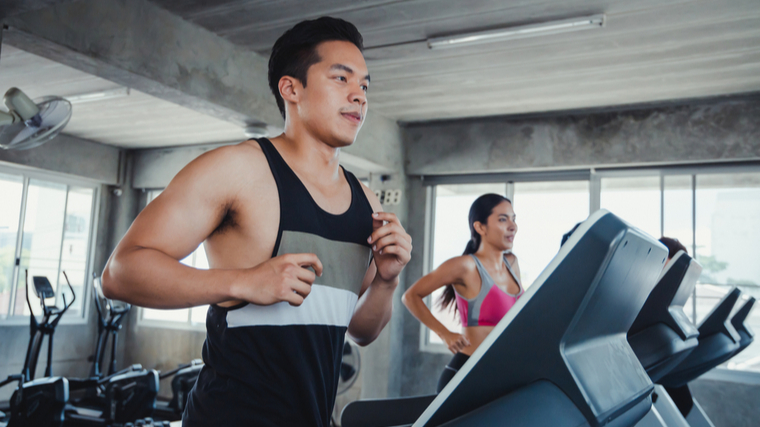 A person runs on the treadmill in the gym.