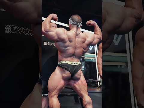 Hadi Choopan Poses for Phil Heath 7 Weeks Out of Arnold