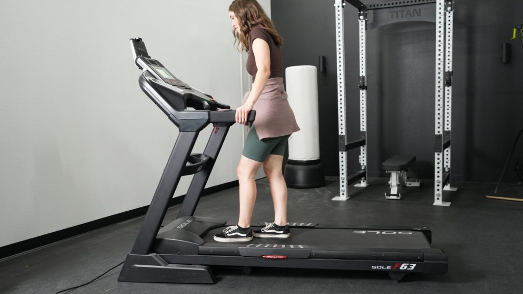 sole-f63-standing-on-treadmill-1024x576-1.jpg