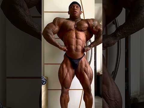 Tonio Burton’s insane v taper , Quads sweep looks nuts